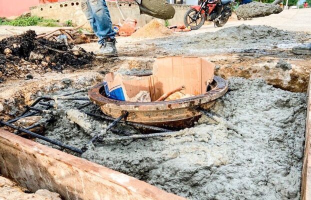 SE RESTAURAN TAPAS DE MANHOLES EN SAN ONOFRE
