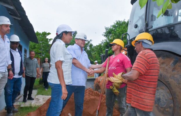 Avanzan obras de agua potable y saneamiento en el municipio de Sincé.