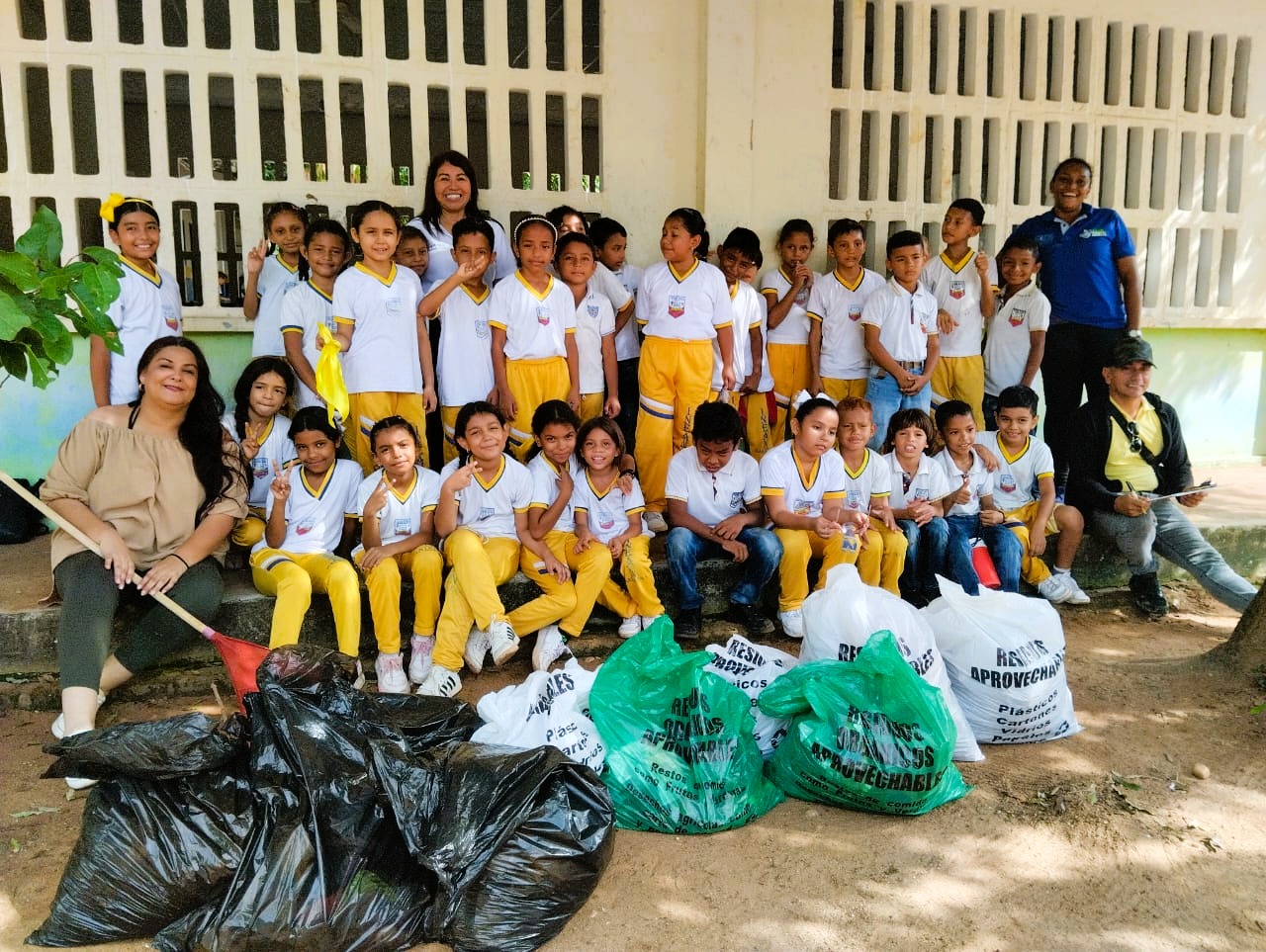 Niños y Niñas de Sucre: Defensores del Agua y el Medio Ambiente.
